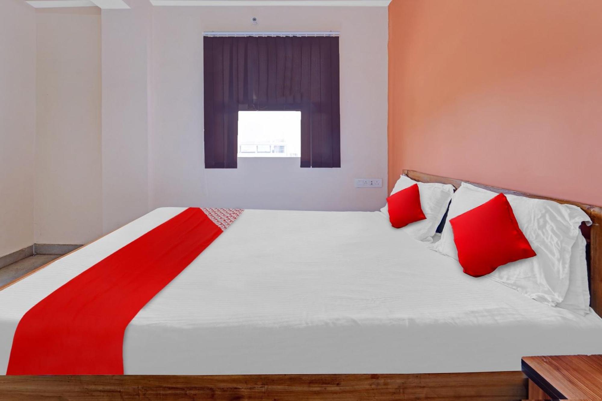 Hotel O Grand Paradise Inn & Banquet Hall Патна Екстериор снимка